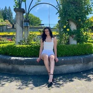 Meet your Posher, Gabriela